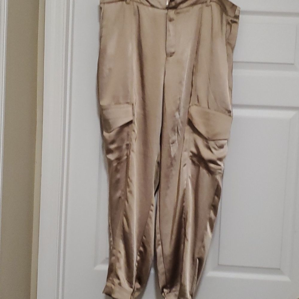 Cato classic womens 16W creme satin cargo cropped pants Joggers